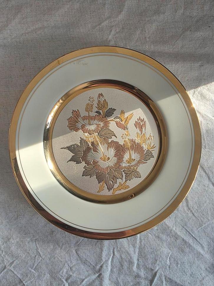 Chokin Bord met Bloemmotief en Gouden Rand, Antiek en Kunst, Antiek | Wandborden en Tegels, Ophalen of Verzenden