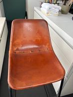 Twee barkrukken met leren zitting en zwart metalen frame, Ophalen, Gebruikt, ', Met voetsteun