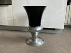 Design vaas groot 2 delen zwart glas aluminium voet chique, Huis en Inrichting, Woonaccessoires | Vazen, Ophalen, Zwart, Minder dan 50 cm