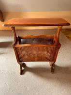 Krantenbakje - tafeltje, Huis en Inrichting, Woonaccessoires | Krantenbakken en Lectuurbakken, Ophalen of Verzenden, Gebruikt