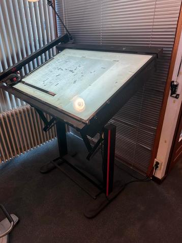Professionele Tekentafel met Lichtbak & Stoel beschikbaar voor biedingen