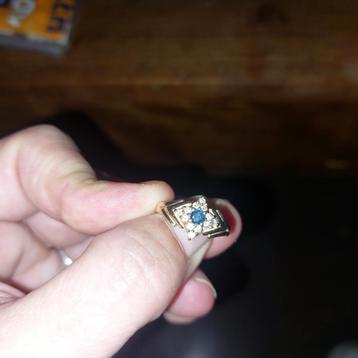 14k gouden ring mt17 1saffier 12 diamantjes  beschikbaar voor biedingen