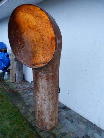 Antieke scheepsluchtschacht met lamp beschikbaar voor biedingen