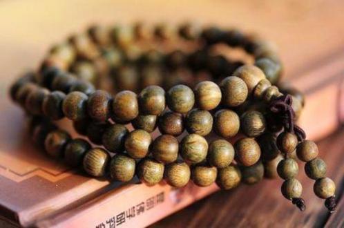 Gebedsketting van groen sandelhout, Sieraden, Tassen en Uiterlijk, Kettingen, Nieuw, Overige materialen, Groen, Ophalen of Verzenden