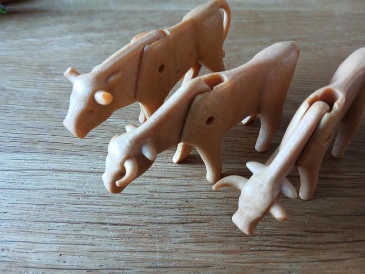 Playmobil Koeien 4 stuks met gebroken hoorn, Kinderen en Baby's, Speelgoed | Playmobil, Zo goed als nieuw, Los playmobil, Ophalen of Verzenden