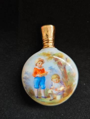 Zeldaam emaille beschilderd parfumflesje 14 karaats goud  beschikbaar voor biedingen