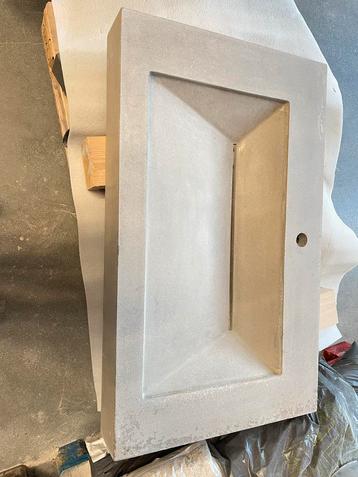 Betonnen Wastafel - Strak Design beschikbaar voor biedingen