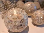 3 decoratieve ivoorkleurige ballen, Ophalen of Verzenden, Gebruikt