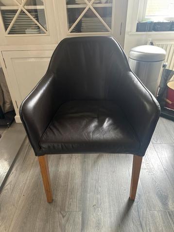 4 Bruine Eetkamerstoelen - Zo Goed Als Nieuw! beschikbaar voor biedingen