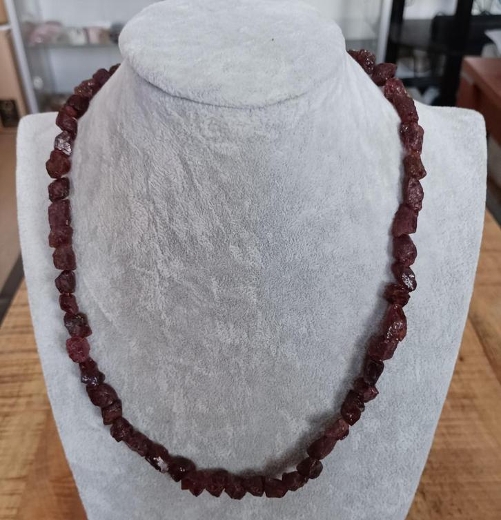 Granaat collier, Sieraden, Tassen en Uiterlijk, Kettingen, Nieuw, Steen of Mineraal, Overige kleuren, Met edelsteen, Ophalen of Verzenden