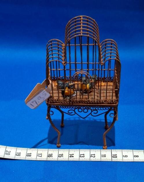 Vintage staande vogelkooi met 2 vogels poppenhuis 1:12, Verzamelen, Poppenhuizen en Toebehoren, Nieuw, Poppenhuis, Ophalen of Verzenden