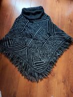 Zwarte Poncho met Geometrisch Patroon en Col, Ophalen of Verzenden, Zo goed als nieuw, Maat 38/40 (M), Zwart