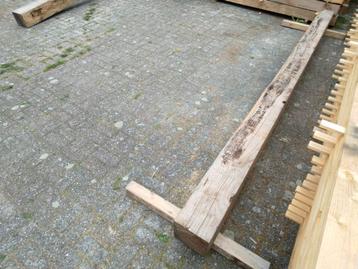 Douglas balk gebint 20 bij 20 cm dik en 4 meter lang. beschikbaar voor biedingen