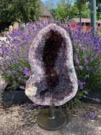 Amethist geode (14) van 37 kg, diep paars/lila kristallen, Ophalen of Verzenden, Mineraal