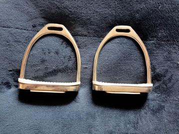Zeer nette stijgbeugels 13.5cm beschikbaar voor biedingen