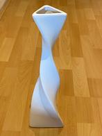 Witte Gedraaide Vaas, 50 tot 75 cm, Wit, Aardewerk of Porselein, Ophalen of Verzenden