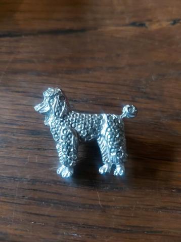 Leuke kleine Vintage poedel Broche  beschikbaar voor biedingen