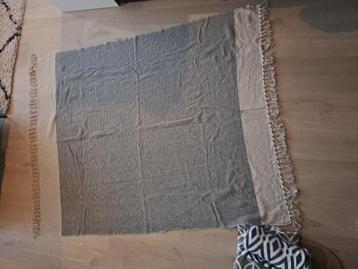 Sfeerkleed met vissengraatprint en franjes beschikbaar voor biedingen