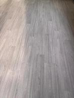 Laminaat licht grijze houtkleur met voelbare nerf, Doe-het-zelf en Verbouw, Vloerdelen en Plavuizen, Ophalen, 50 tot 150 cm, Zo goed als nieuw