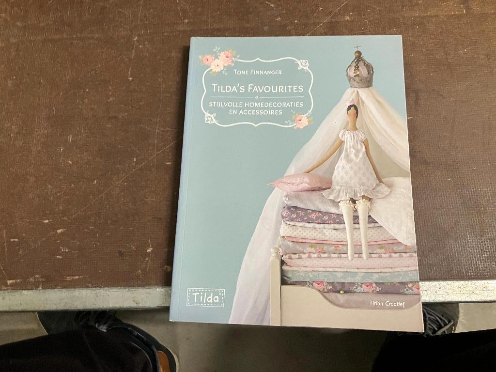 homedecoratie stof vilt papier pop Tilda, Tone Finnanger, Ophalen of Verzenden, Zo goed als nieuw, Overige onderwerpen