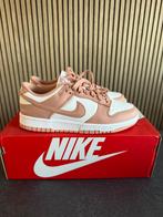 Nike Dunk Low Rose Whisper (W) Maat 39 Nieuw!, --, Nike, Nieuw, Ophalen of Verzenden