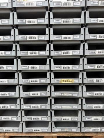 Magazijnbakken Silafix 100 st beschikbaar voor biedingen
