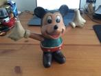 Houten Mickey Mouse beeld. 20 x 26 cm, Ophalen of Verzenden, Mickey Mouse, Gebruikt, Beeldje of Figuurtje