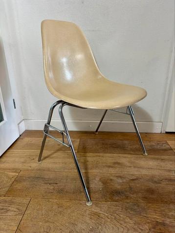 10 vintage fiberglass Eames DSS stoelen Herman Miller jr 70  beschikbaar voor biedingen
