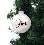 Kerstbal met naam wit € 5,95 -  € 6,45, Kadoootje KadoenDeco, Nieuw, Ophalen of Verzenden, 5306AX