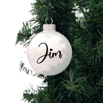 Kerstbal met naam wit € 5,95 -  € 6,45 beschikbaar voor biedingen