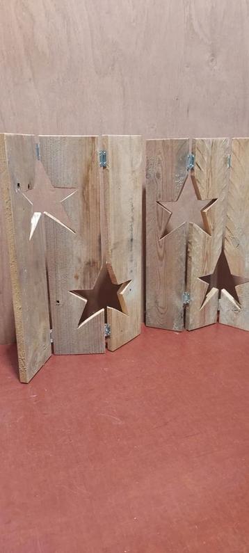 Houten Kerstdecoratie met Sterren beschikbaar voor biedingen