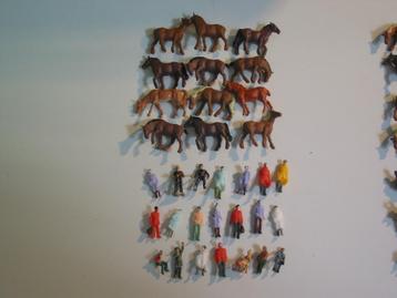Scenery voor modelspoorbaan H0 - Paarden en figuurtjes beschikbaar voor biedingen