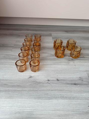 Gele waxinelichten, groot en klein (16 stuks) beschikbaar voor biedingen