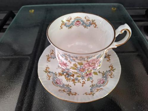 Vintage Theekopje met Schotel - Bloemenmotief, Antiek en Kunst, Antiek | Servies los, Ophalen