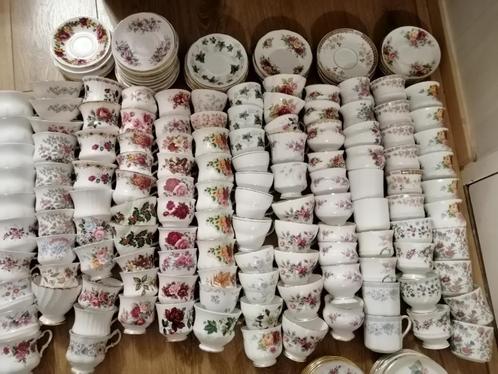 275st. Bone China porseleinen kop en schotels,England Quenn, Verzamelen, Porselein, Kristal en Bestek, Zo goed als nieuw, Kop en/of schotel