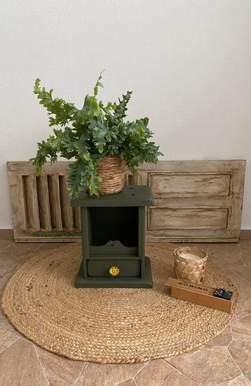 Stoof/ Voetenbankje/ Plantentafeltje/ Krukje/ Antieke stoof beschikbaar voor biedingen