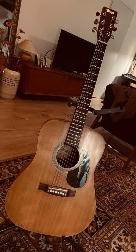 Jaren 70 vintage Maya akoestische gitaar, Muziek en Instrumenten, Snaarinstrumenten | Gitaren | Akoestisch, Gebruikt, Western- of Steelstringgitaar