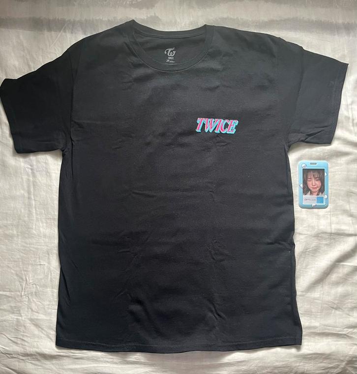 Kpop Twice official concert T-shirt, Verzamelen, Muziek, Artiesten en Beroemdheden, Zo goed als nieuw, Kleding, Verzenden