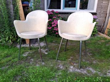 Tuinstoelen (2 stuks, gratis) beschikbaar voor biedingen