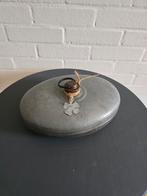 Platte zinken kruik, Ophalen