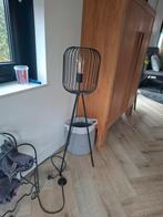 Mooie moderne vloerlamp, Huis en Inrichting, 100 tot 150 cm, Ophalen of Verzenden, Zo goed als nieuw, Metaal