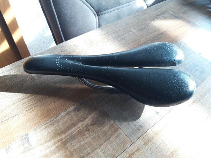 Selle Italia SLK lederen Racefietszadel., Sport en Fitness, Wielrennen, Zo goed als nieuw, Overige typen, Ophalen