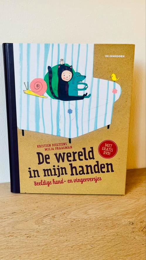 Kristien Dieltiens - De wereld in mijn handen - ZONDER CD, Boeken, Kinderboeken | Jeugd | onder 10 jaar, Zo goed als nieuw, Ophalen of Verzenden