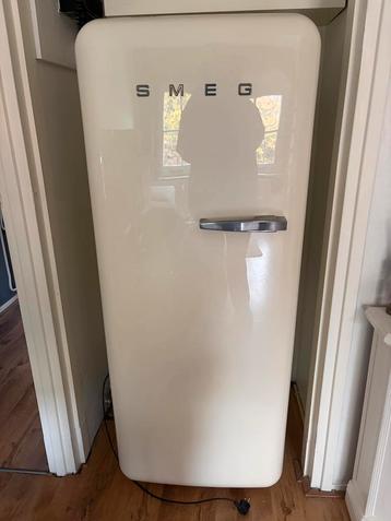 SMEG Koelkast met Vriesvak - Retro Stijl beschikbaar voor biedingen