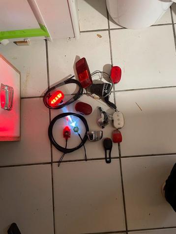 Fietsverlichting en onderdelen beschikbaar voor biedingen