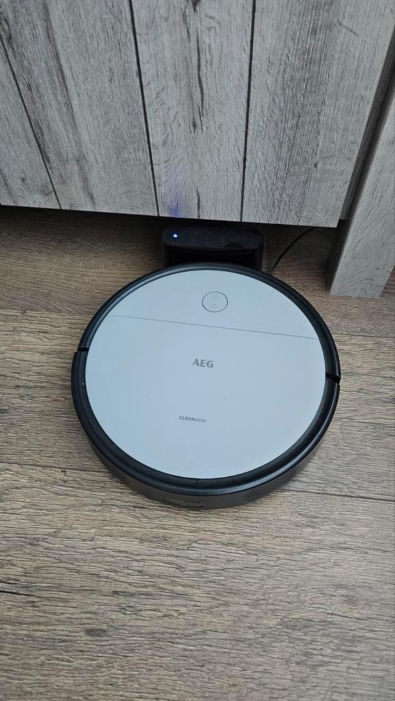 AEG Clean 6000 Robotstofzuiger, Witgoed en Apparatuur, Stofzuigers, Zo goed als nieuw, Robotstofzuiger, Minder dan 1200 watt, Reservoir