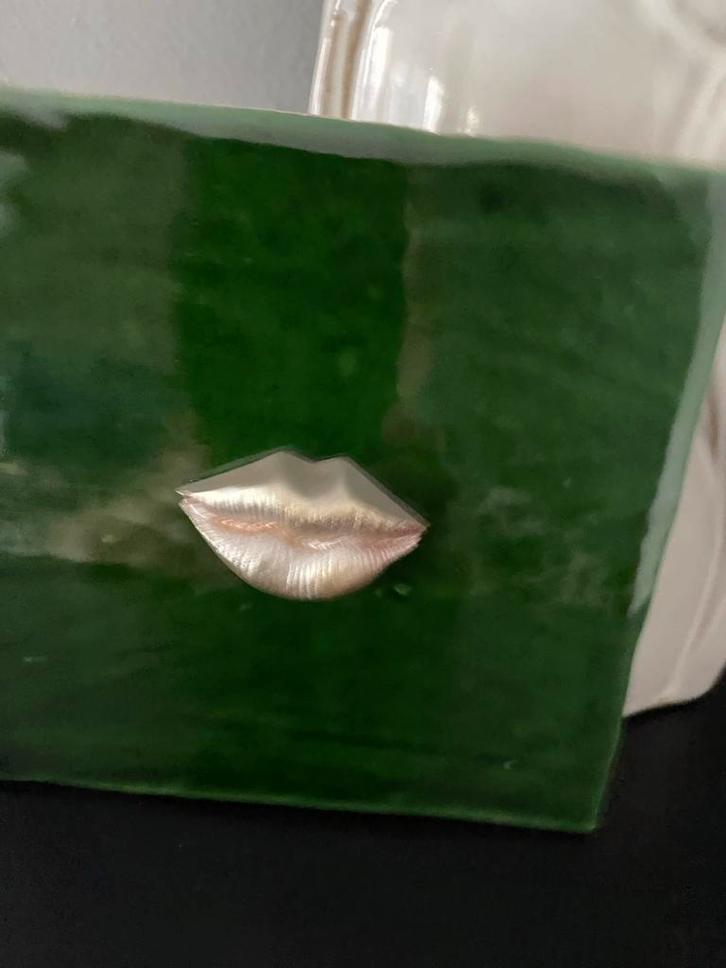 Handgemaakt 3D Tegeltje KUSSS, Huis en Inrichting, Woonaccessoires | Wanddecoraties, Nieuw, Ophalen of Verzenden