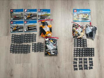 LEGO personentrein 60197 met station en extra rails beschikbaar voor biedingen