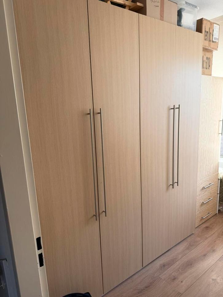 Grote ruime kast t.e.a.b, Huis en Inrichting, Kasten | Kledingkasten, Zo goed als nieuw, 200 cm of meer, 150 tot 200 cm, 50 tot 75 cm