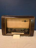 Merk Loewe opta 

Type 3255w

Bouwjaar 1954/1955 Bluetooth, Antiek en Kunst, Antiek | Tv's en Audio, Ophalen